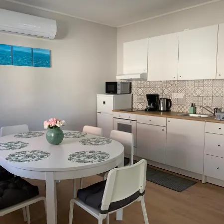 Otthon A Balatonon Vendeghaz Кестхей