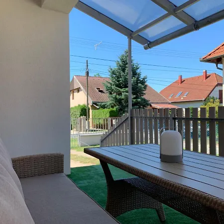 Otthon A Balatonon Vendeghaz 度假居 凯斯特海伊