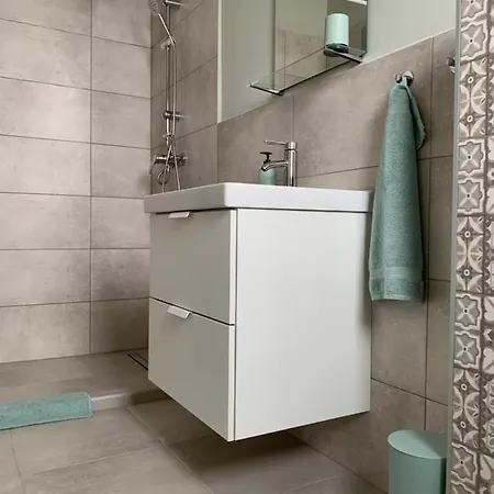 Otthon A Balatonon Vendeghaz Дом отдыха *