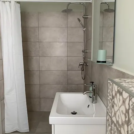 Дом отдыха Otthon A Balatonon Vendeghaz *