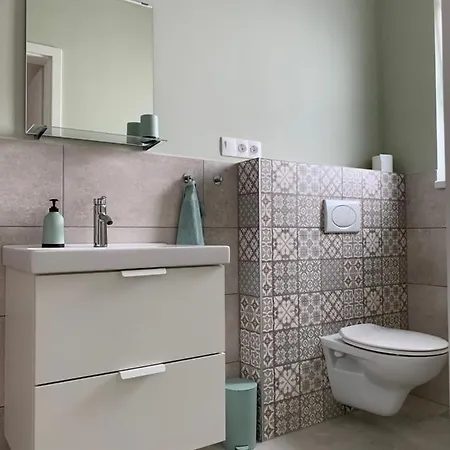 Otthon A Balatonon Vendeghaz Кестхей