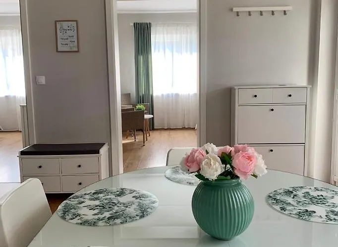 Otthon A Balatonon *